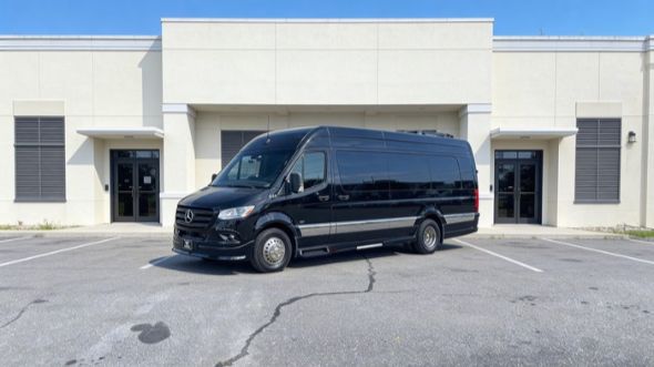 15 passenger sprinter van edison